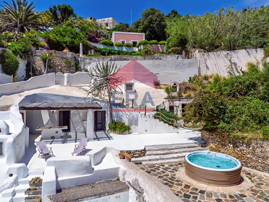 Immagine 34 di Villa in vendita  in Via Giancos snc a Ponza