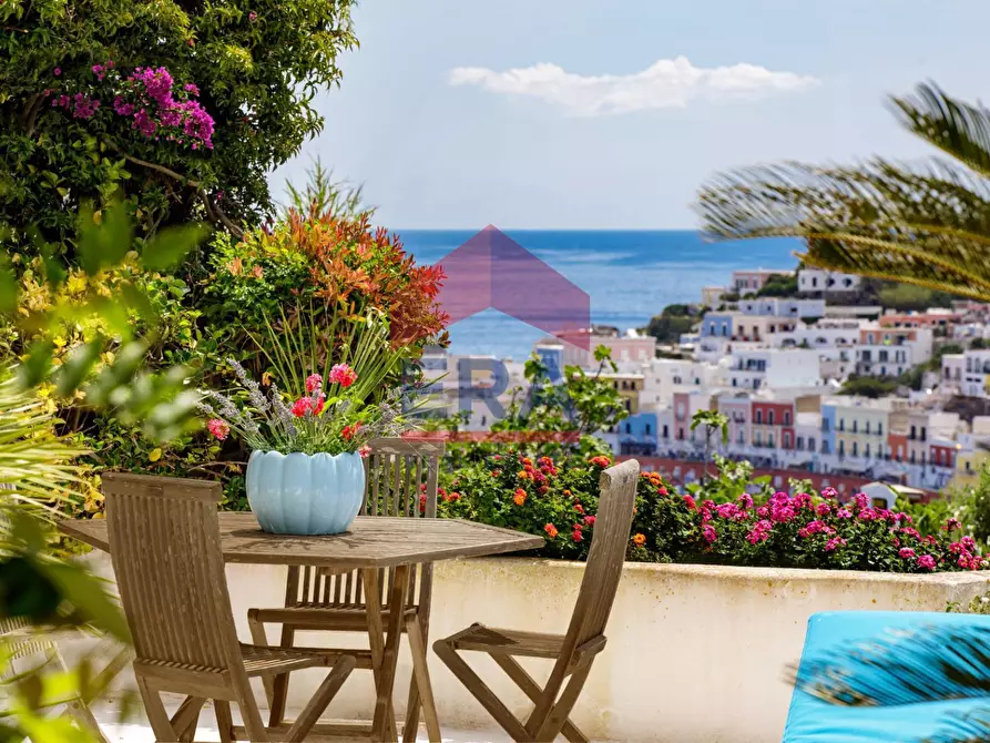 Immagine 1 di Villa in vendita  in Via Giancos snc a Ponza