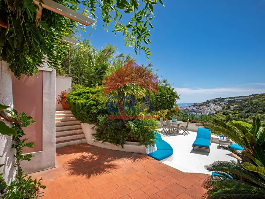 Immagine 2 di Villa in vendita  in Via Giancos snc a Ponza