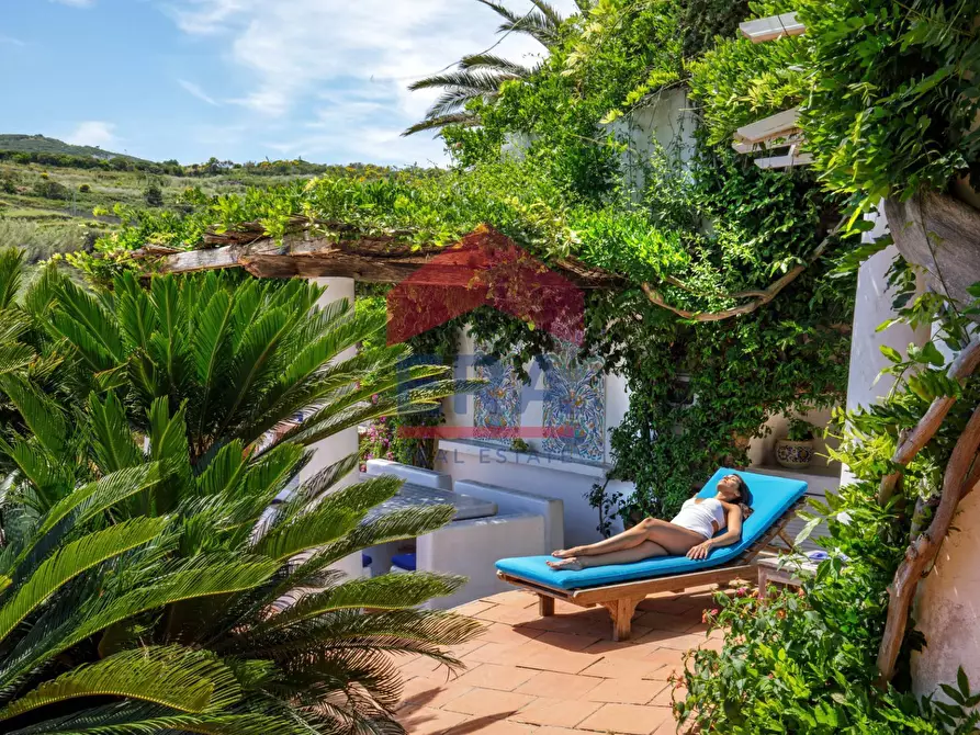 Immagine 7 di Villa in vendita  in Via Giancos snc a Ponza