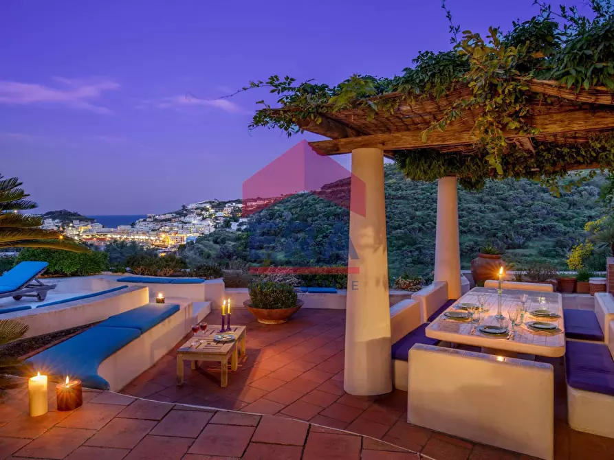 Immagine 28 di Villa in vendita  in Via Giancos snc a Ponza