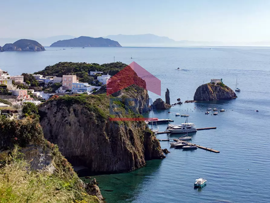 Immagine 41 di Villa in vendita  in Via Giancos snc a Ponza