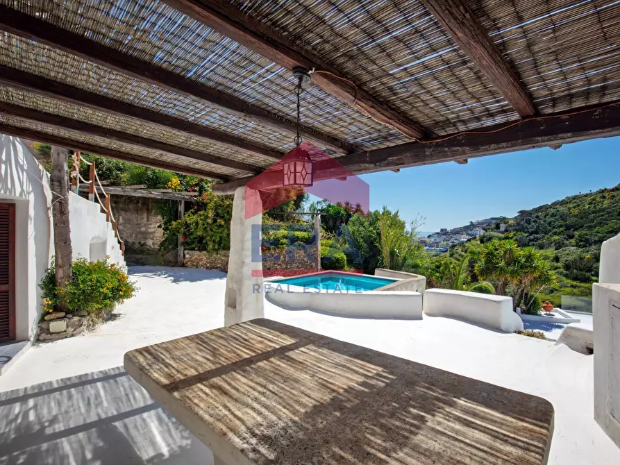 Immagine 36 di Villa in vendita  in Via Giancos snc a Ponza