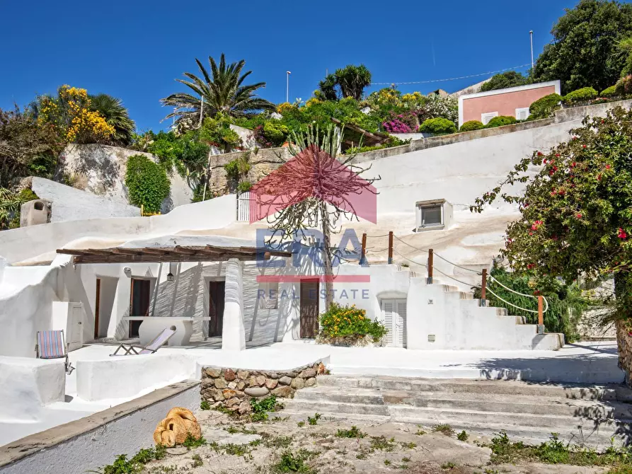 Immagine 31 di Villa in vendita  in Via Giancos snc a Ponza
