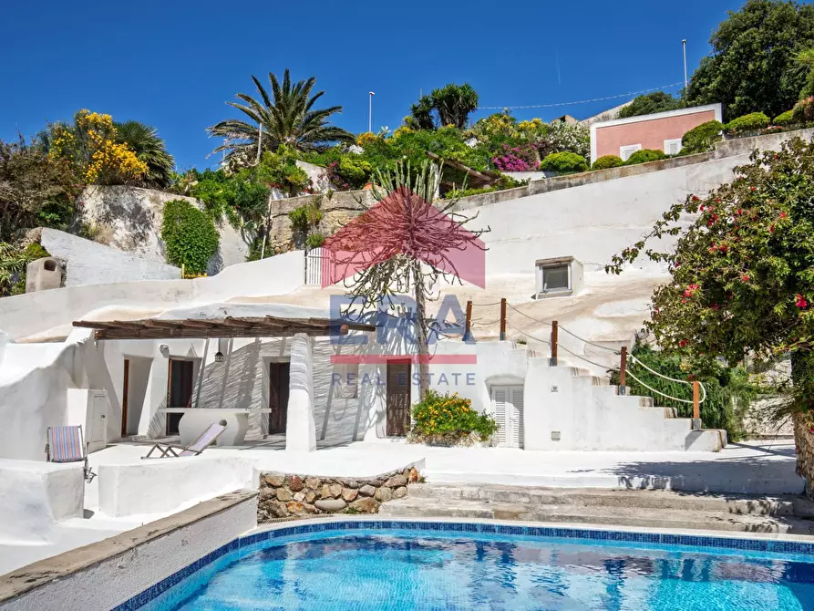 Immagine 32 di Villa in vendita  in Via Giancos snc a Ponza