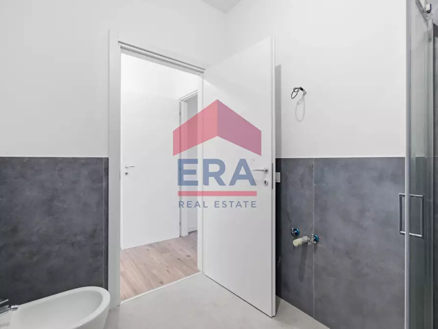 Immagine 15 di Appartamento in vendita  in via Verro 45 a Milano