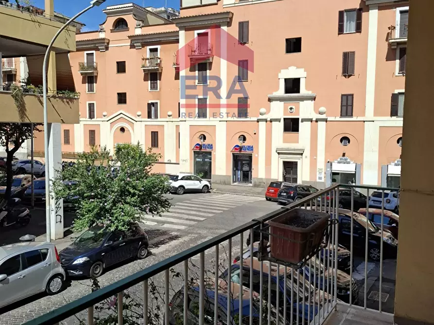 Immagine 4 di Appartamento in vendita  in via VETURIA 32 a Roma