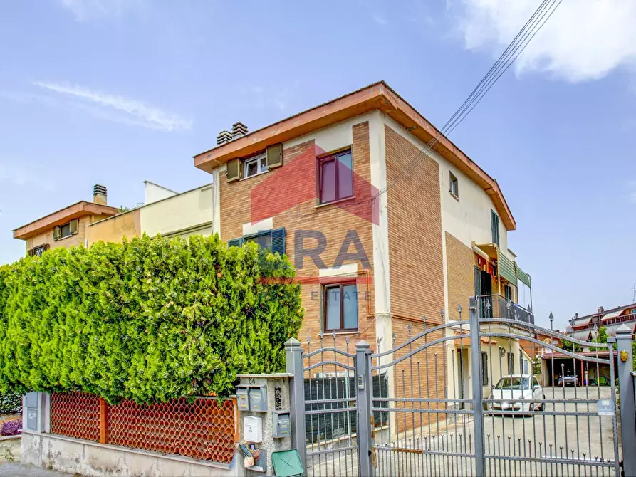 Immagine 3 di Appartamento in vendita  in Via del Casale Radicelli a Roma