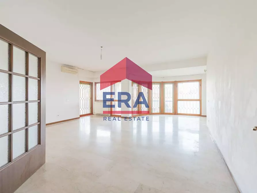 Immagine 5 di Appartamento in vendita  in Via Riccardo Forster 104 a Roma