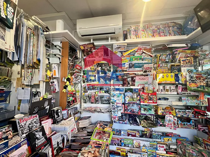 Immagine 7 di Locale commerciale in vendita  in Piazza Bainsizza a Roma