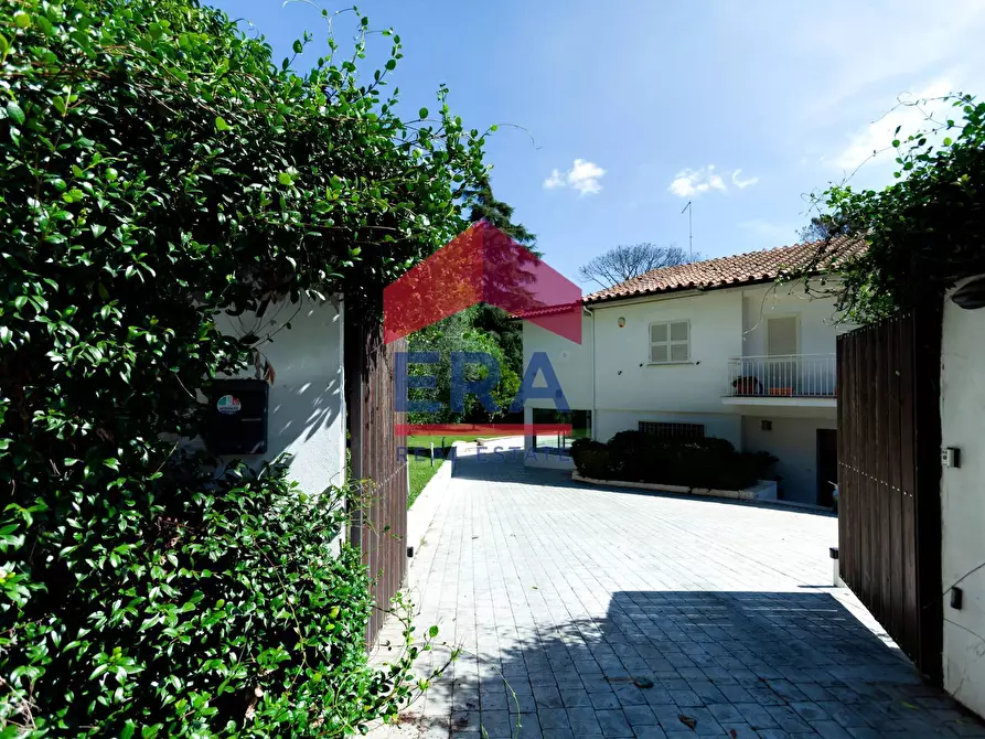 Immagine 1 di Villetta a schiera in vendita  in Via Leonardo Fibonacci 57 a Roma