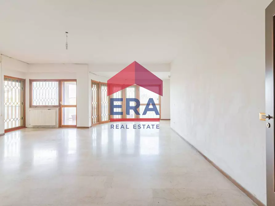 Immagine 8 di Appartamento in vendita  in Via Riccardo Forster 104 a Roma