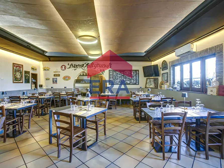 Immagine 3 di Locale commerciale in vendita  in Via di Campo Ascolano 3 a Pomezia