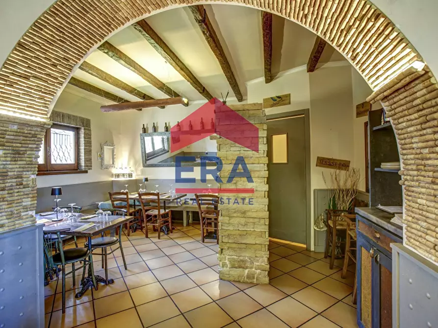 Immagine 6 di Locale commerciale in vendita  in Via di Campo Ascolano 3 a Pomezia