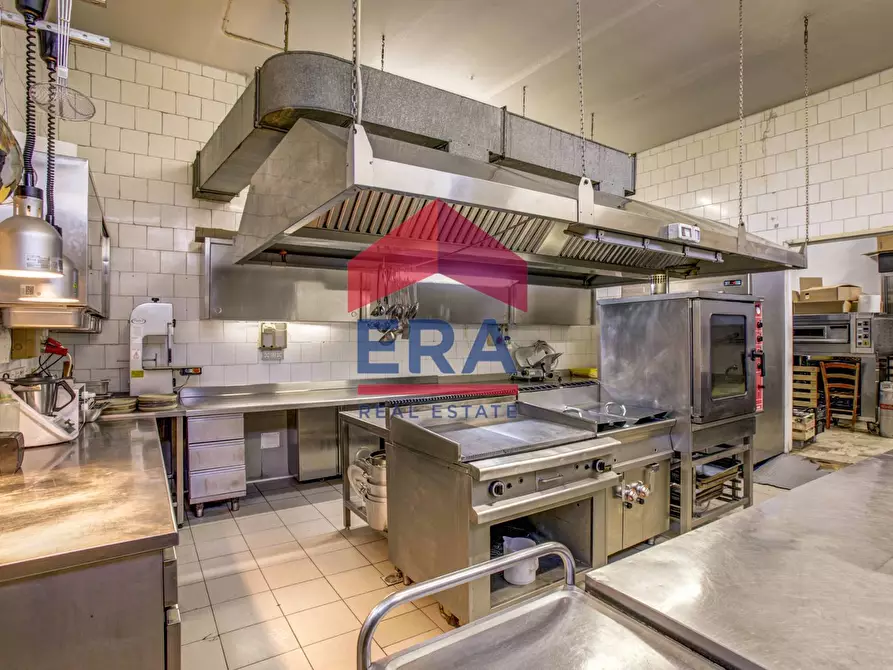 Immagine 13 di Locale commerciale in vendita  in Via di Campo Ascolano 3 a Pomezia