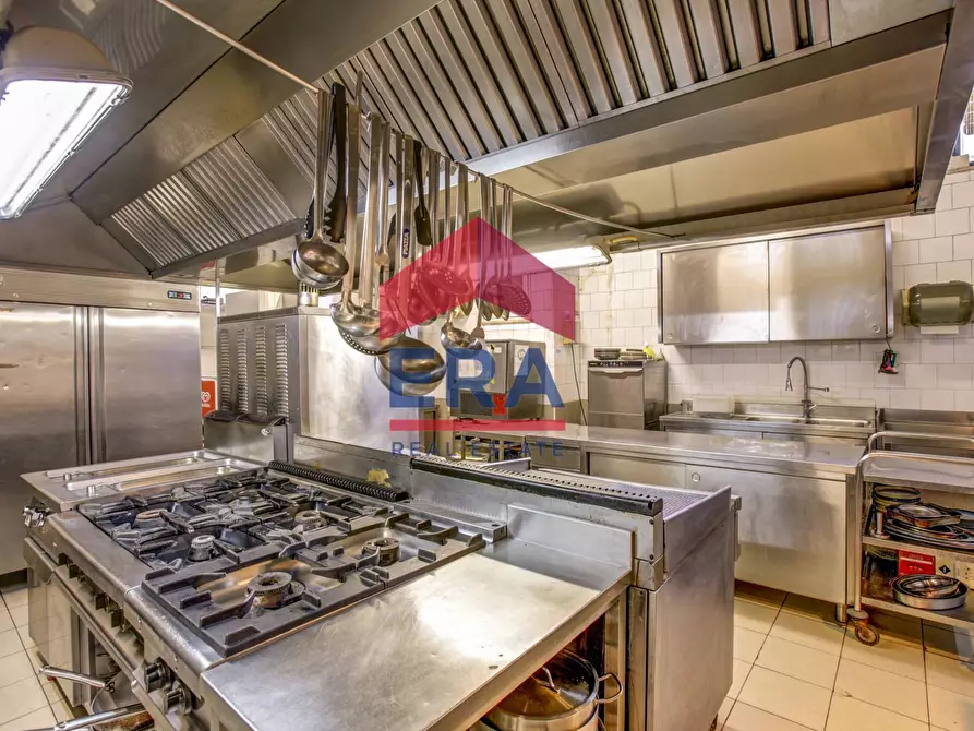 Immagine 14 di Locale commerciale in vendita  in Via di Campo Ascolano 3 a Pomezia