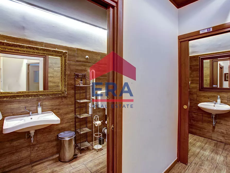 Immagine 17 di Locale commerciale in vendita  in Via di Campo Ascolano 3 a Pomezia