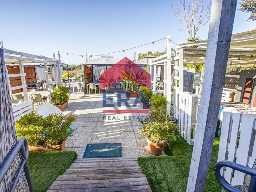 Immagine 18 di Locale commerciale in vendita  in Via di Campo Ascolano 3 a Pomezia