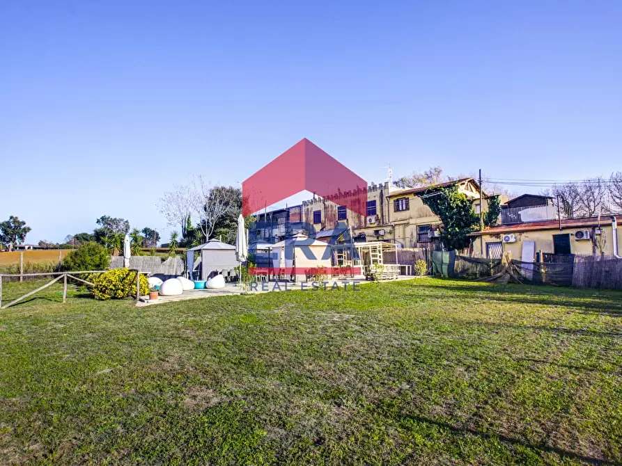 Immagine 34 di Locale commerciale in vendita  in Via di Campo Ascolano 3 a Pomezia