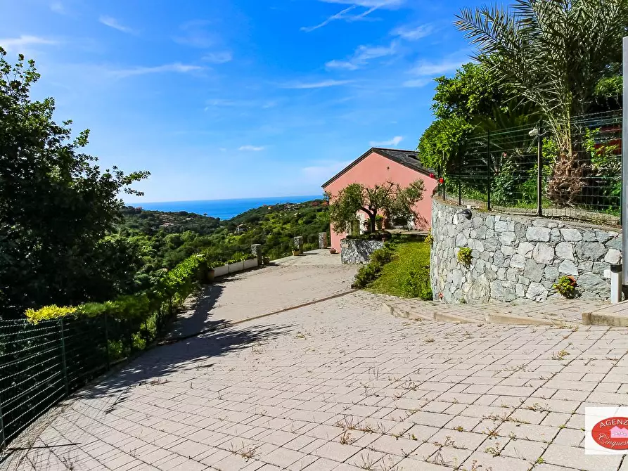 Immagine 4 di Villa in vendita  in Via Dei Siri 131 a Albisola Superiore