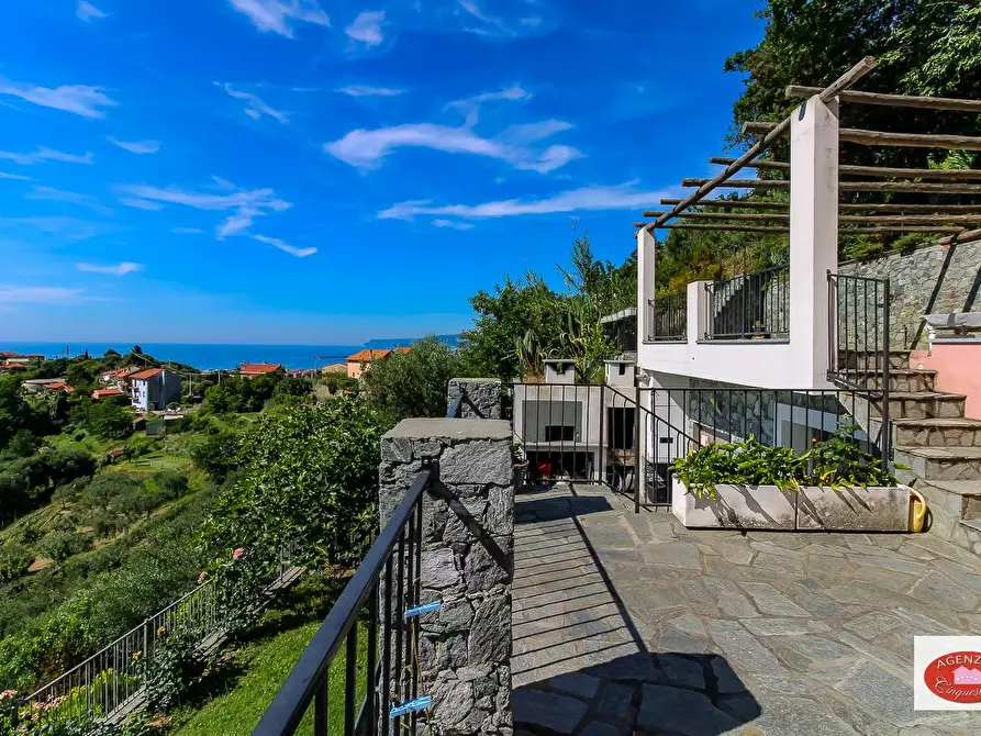 Immagine 9 di Villa in vendita  in Via Dei Siri 131 a Albisola Superiore