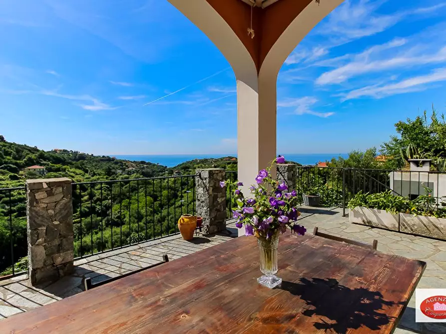 Immagine 13 di Villa in vendita  in Via Dei Siri 131 a Albisola Superiore