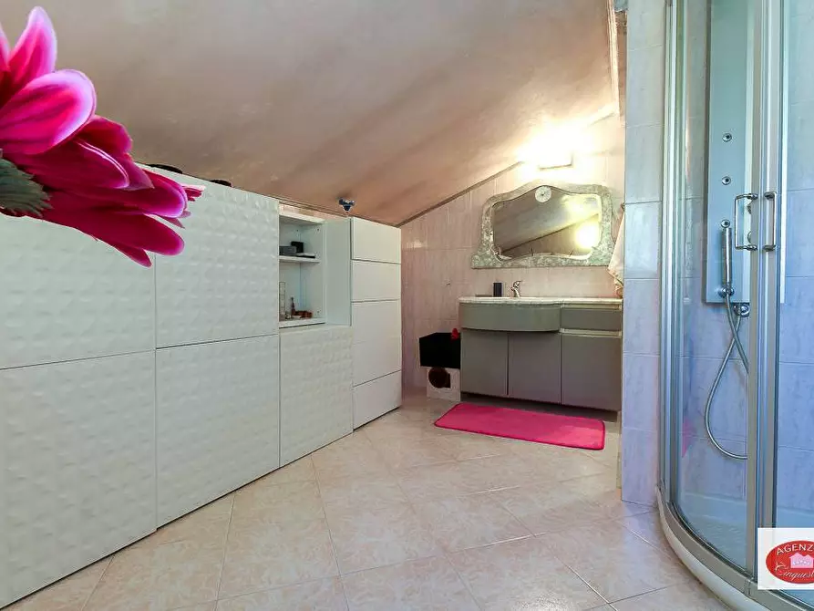 Immagine 27 di Villa in vendita  in Via G.B.Parodi 26 a Stella
