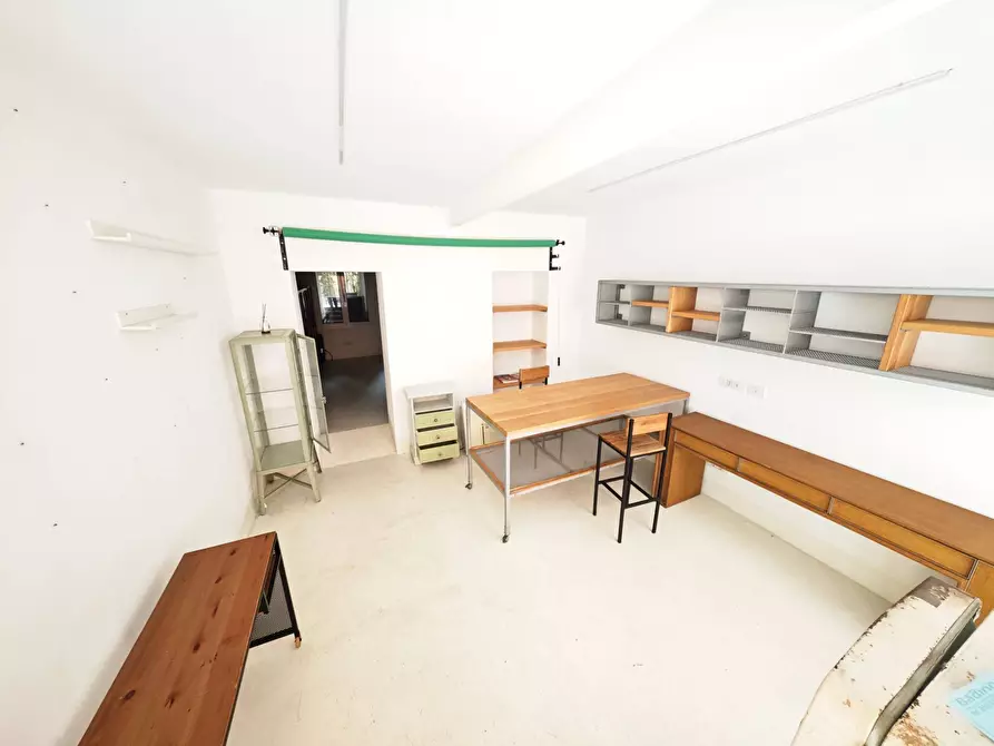 Immagine 3 di Locale commerciale in affitto  in Via Capitan Romeo 82 a Arenzano