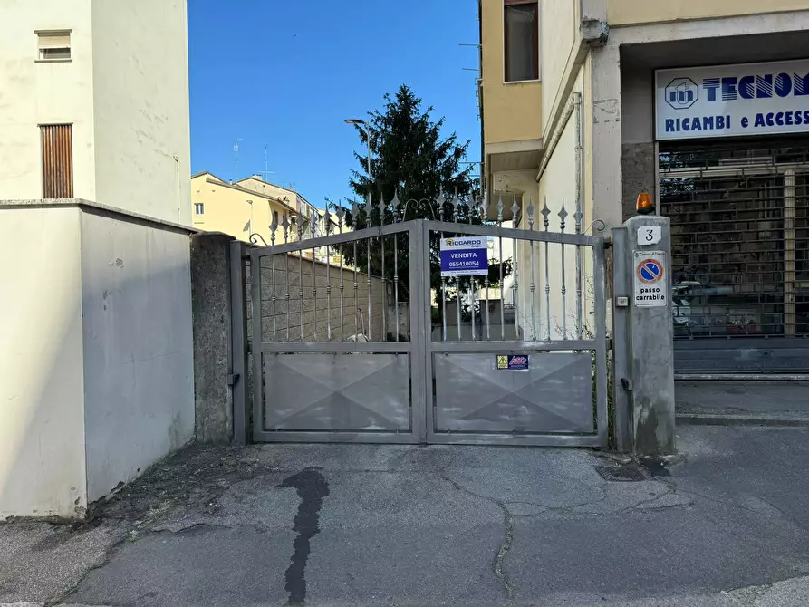 Immagine 1 di Box auto in vendita  in Via Luigi Morandi 1 a Firenze