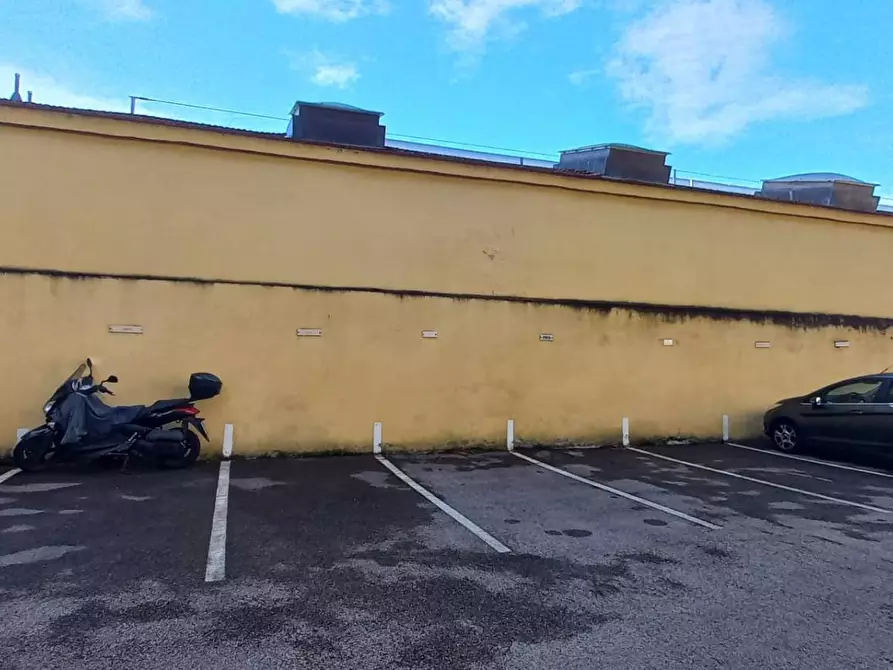 Immagine 50 di Appartamento in vendita  in Via Reginaldo Giuliani 137 a Firenze