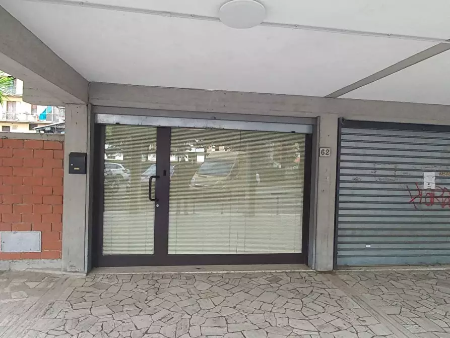 Immagine 7 di Locale commerciale in affitto  in via Morandi 62 a Firenze