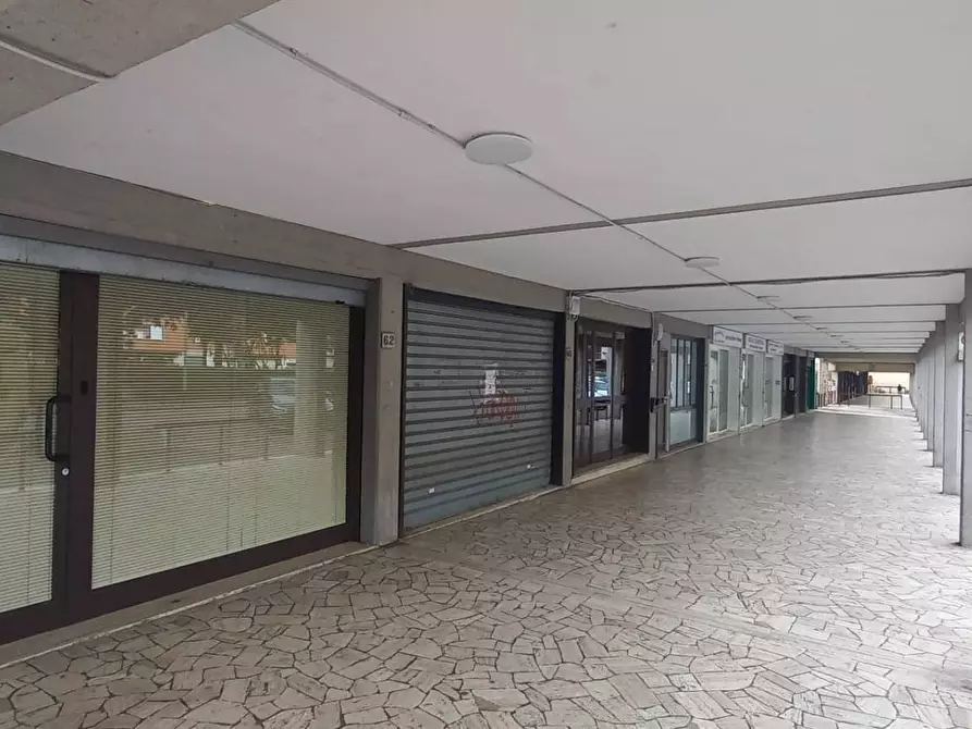 Immagine 8 di Locale commerciale in affitto  in via Morandi 62 a Firenze