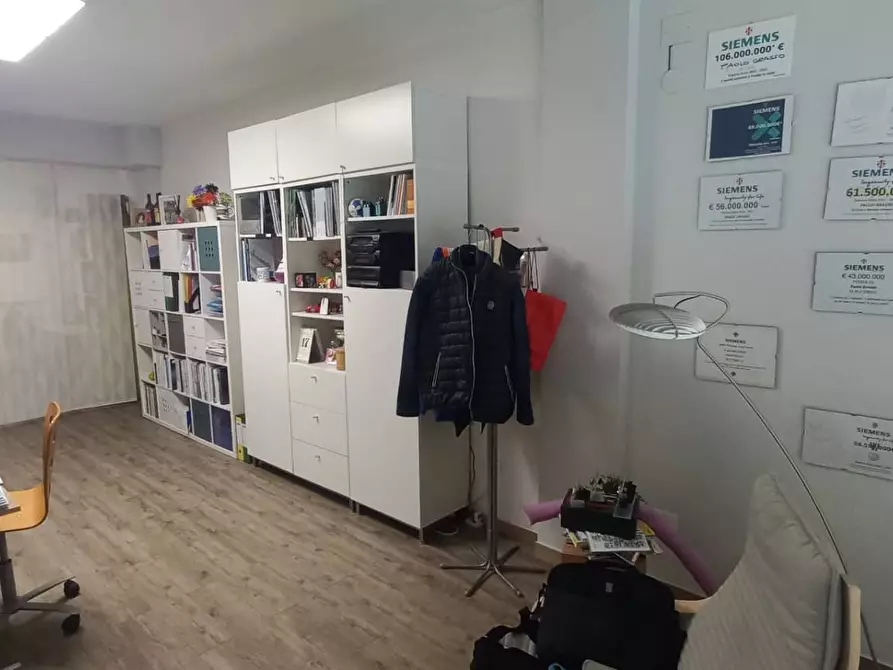 Immagine 2 di Locale commerciale in affitto  in via Morandi 62 a Firenze