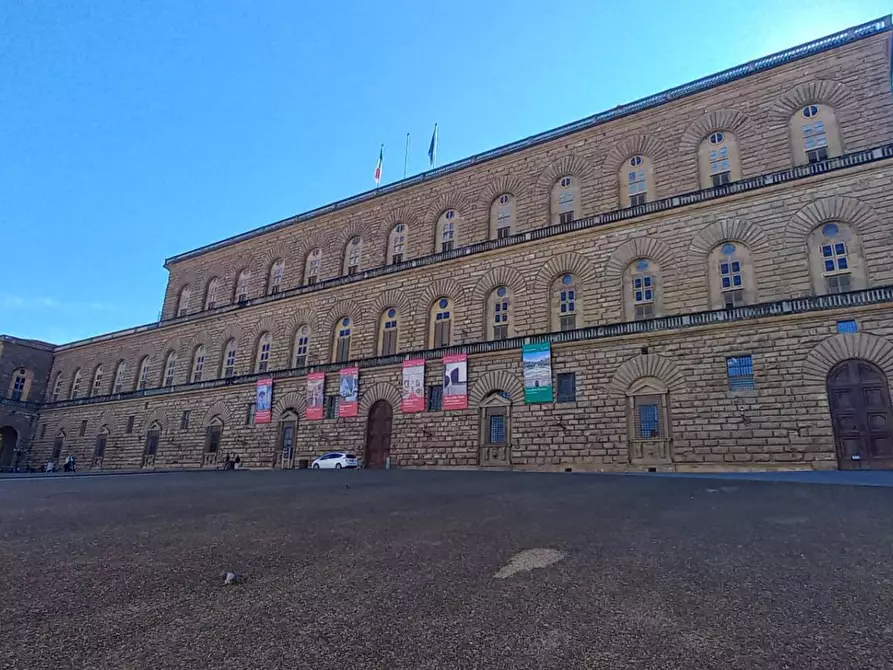 Immagine 11 di Locale commerciale in vendita  in Via Romana 54r a Firenze