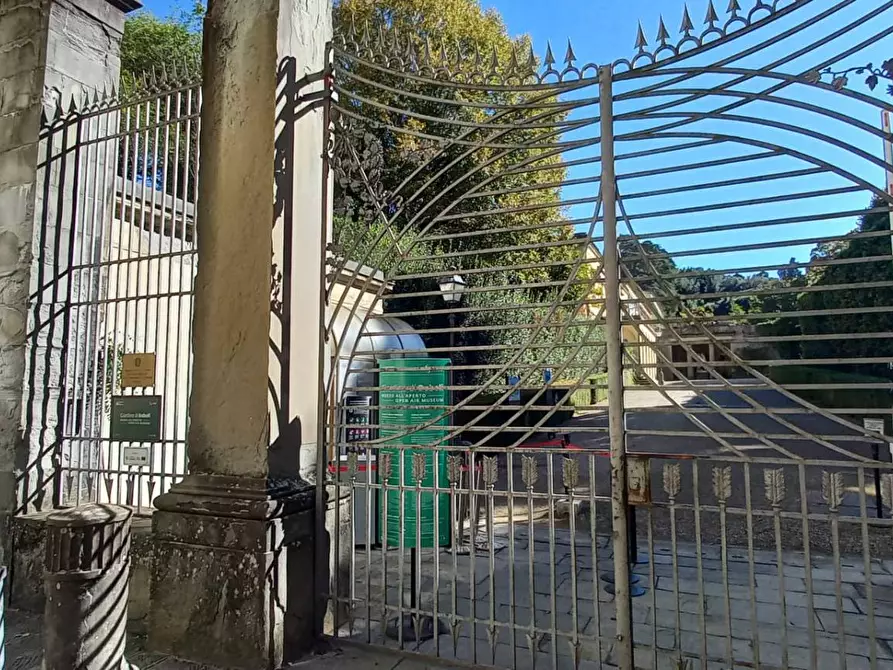 Immagine 22 di Locale commerciale in vendita  in Via Romana 54r a Firenze