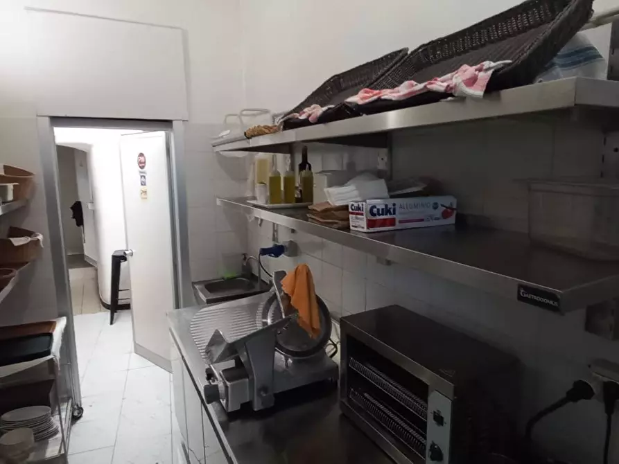 Immagine 37 di Locale commerciale in vendita  in Via Romana 54r a Firenze