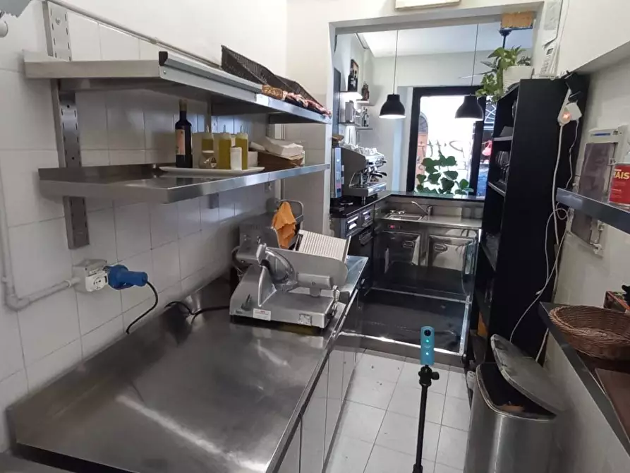 Immagine 38 di Locale commerciale in vendita  in Via Romana 54r a Firenze