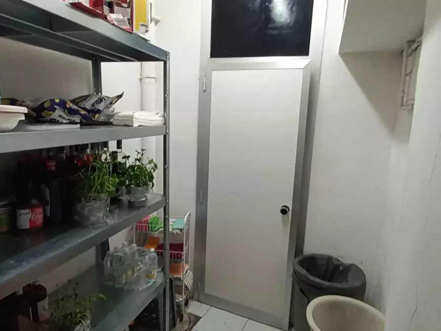 Immagine 39 di Locale commerciale in vendita  in Via Romana 54r a Firenze