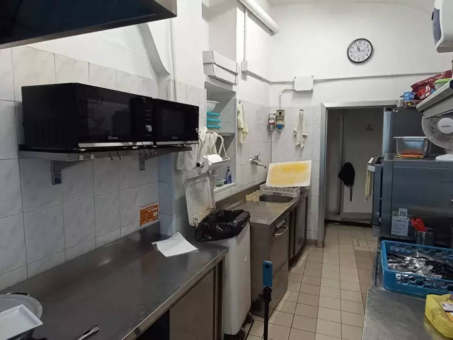 Immagine 41 di Locale commerciale in vendita  in Via Romana 54r a Firenze