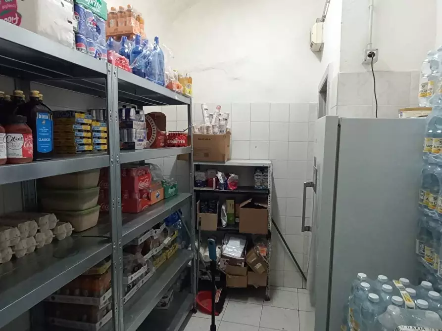 Immagine 43 di Locale commerciale in vendita  in Via Romana 54r a Firenze