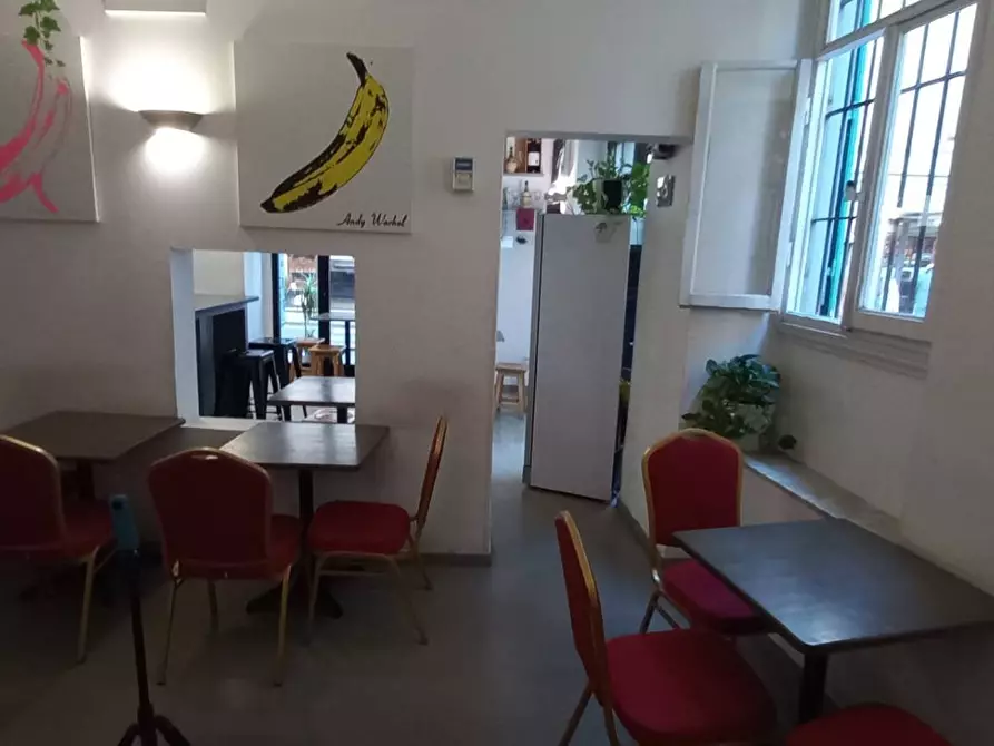 Immagine 30 di Locale commerciale in vendita  in Via Romana 54r a Firenze