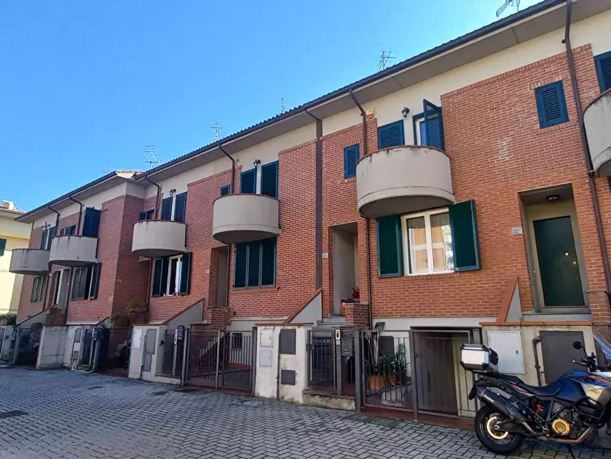 Immagine 3 di Appartamento in vendita  in via castronella 22 i a Campi Bisenzio