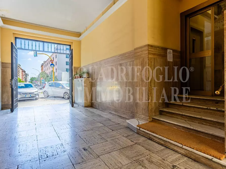 Immagine 28 di Appartamento in vendita  in Piazza Di Ponte Lungo 11 a Roma