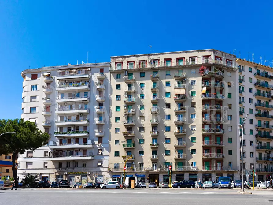 Immagine 31 di Appartamento in vendita  in Piazza Di Ponte Lungo 11 a Roma