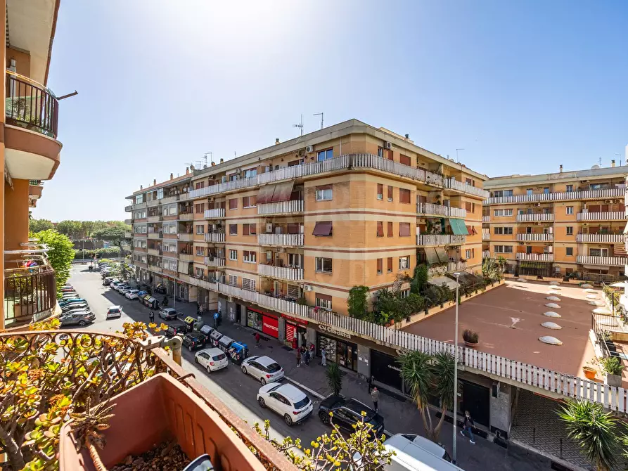 Immagine 33 di Appartamento in vendita  in Via Delle Gondole 38 a Roma