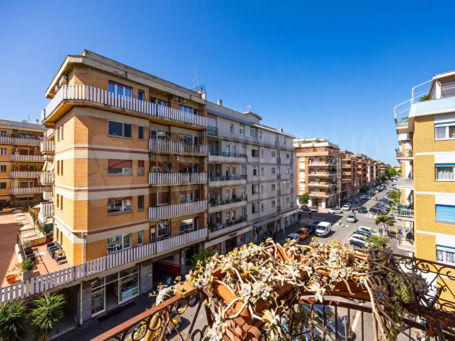 Immagine 34 di Appartamento in vendita  in Via Delle Gondole 38 a Roma