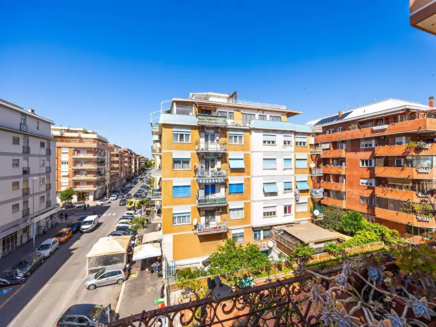 Immagine 37 di Appartamento in vendita  in Via Delle Gondole 38 a Roma