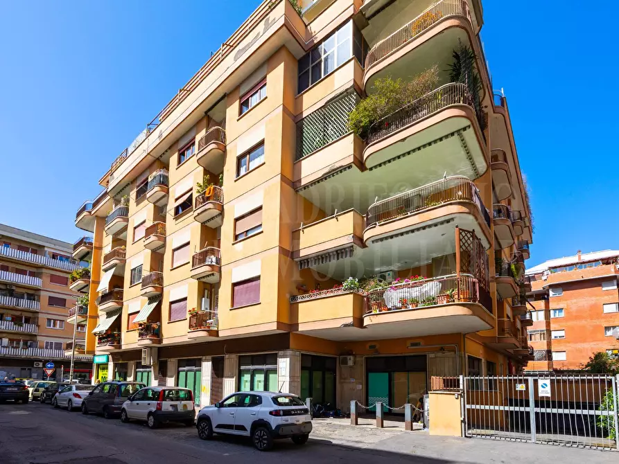 Immagine 42 di Appartamento in vendita  in Via Delle Gondole 38 a Roma