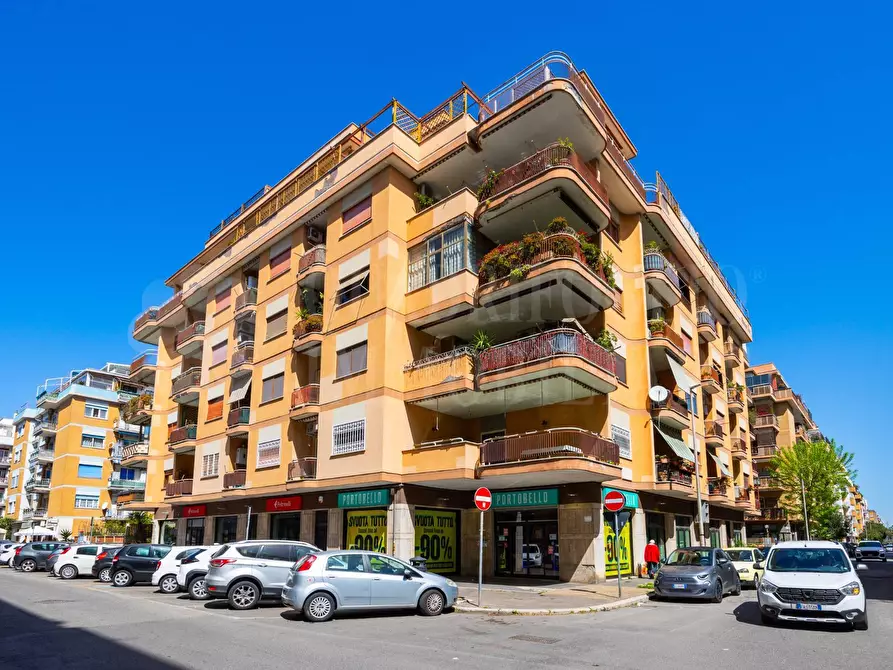 Immagine 43 di Appartamento in vendita  in Via Delle Gondole 38 a Roma