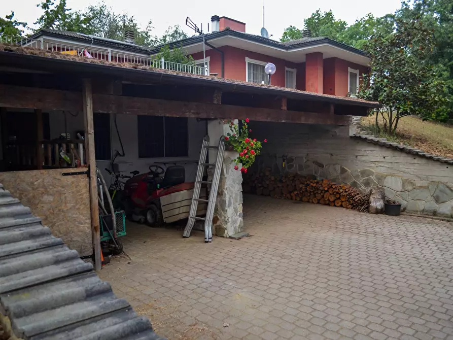 Immagine 36 di Villa in vendita  in Via Riva 100 a Andezeno